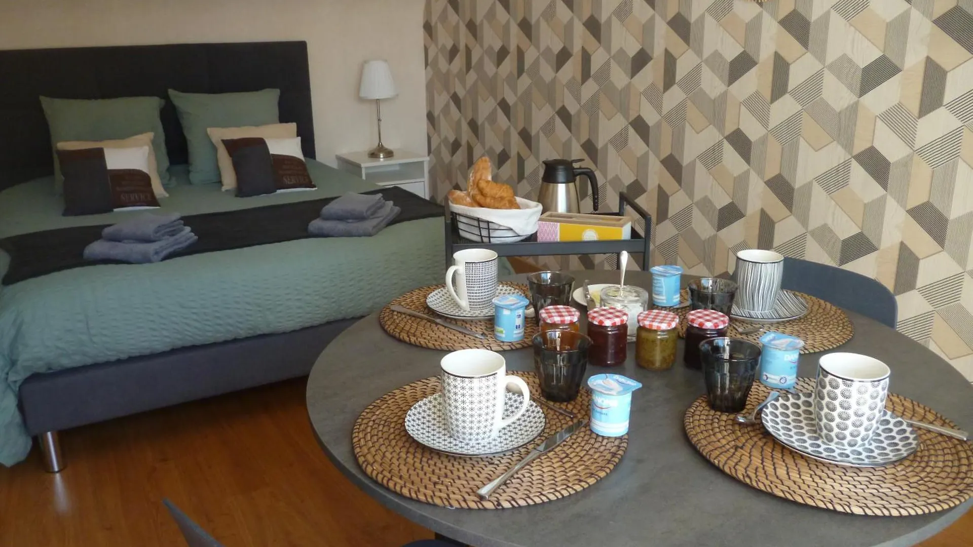 Frühstückspension Au Gre Des Marees, 1 Chambre Avec Petit Dejeuner Hanvec